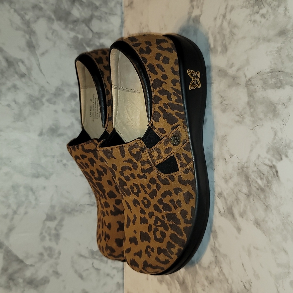 Alegria Kara Leopard Shoe EUC